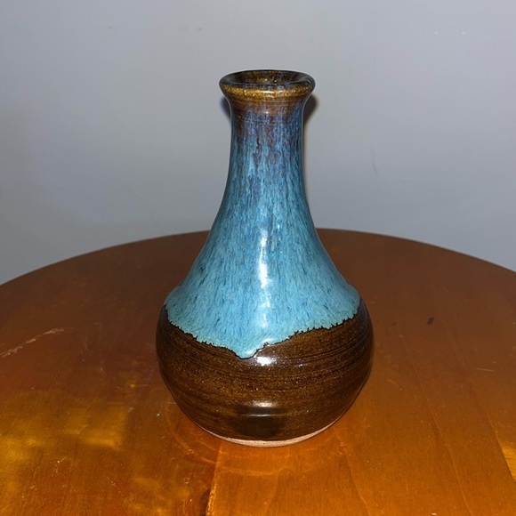 studio pottery bud vase, likely handmade - Picture 1 of 4